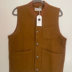 UNIVERSAL WORKS (Medium) Chore Waistcoat in Caramel Mowbray